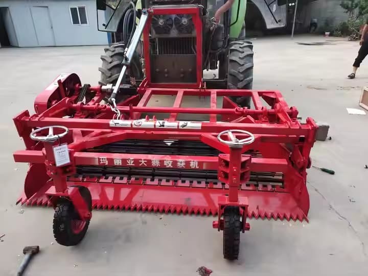Double Rows Mini Tractor Mounted Garlic Cassava Sweet Garlic Murphy Sectional Garlic Harvester